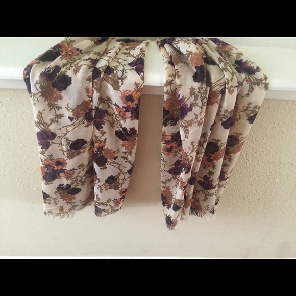 Scarf - Picture 2 of 3